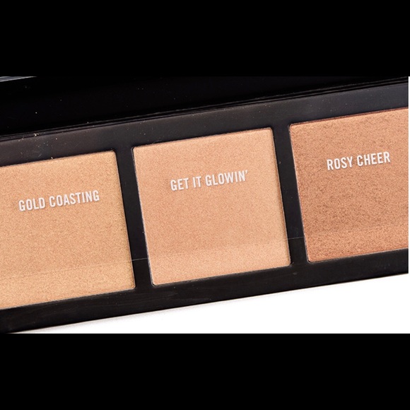 M•A•C Cosmetics - Picture 5 of 7